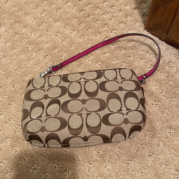 Coach clutch wristlet with pink strap - Picture 3 of 3